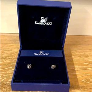 •SWAROVSKI• black rhinestone studs